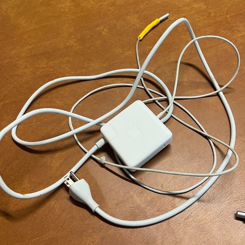 Apple 85W Genuine MacBook MagSafe AC Adapter A1343 White Damaged Cable